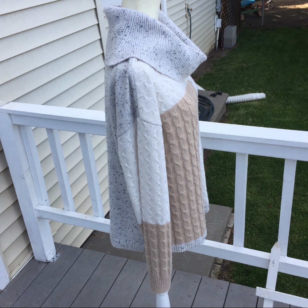 Hem & Thread Color Block Turtleneck Size L - image 6